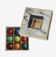 علبة شوكولاتة مع شباك 9 خانات حجم الخانة 3.5 سم ارتفاع 2 سم