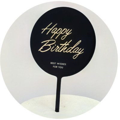 توبر كيك ذهبي دائري Happy Birthday مع خلفية سوداء