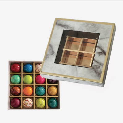 علبة شوكولاتة مع شباك 16 خانة حجم الخانة 3.5 سم ارتفاع 2 سم